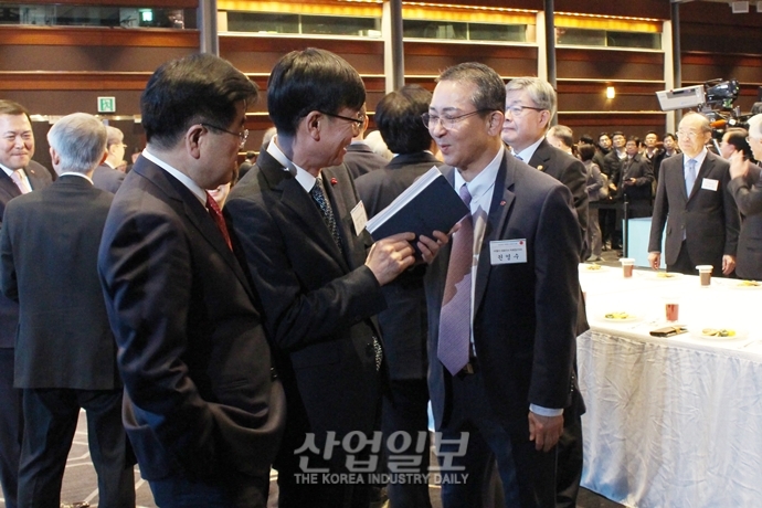[포토뉴스] 경제인들, “경자년(庚子年)을 ‘경제가 자유로운 해’로 만들자” 한 목소리