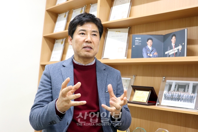 [명장면] 국제기능올림픽대회 금메달 자부심이 만든 ‘명장’, 배종외 대표