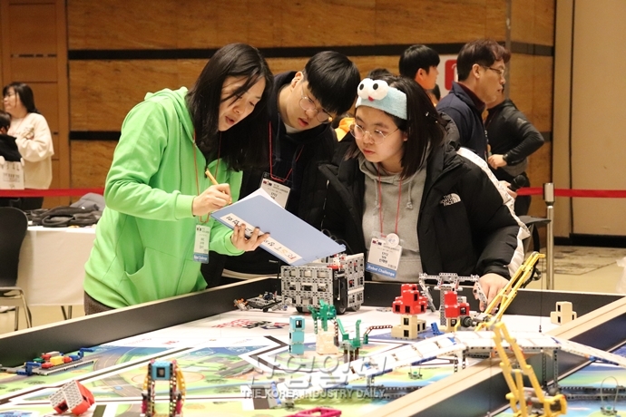 [포토뉴스] 미래 산업 꿈나무 모여라, 살아있는 4차 산업혁명 교육의 장