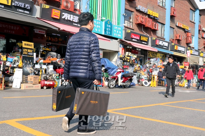 [사진으로 보는 산업뉴스] 설 귀성길 시작, 경기 어렵지만 선물은 ‘가득’
