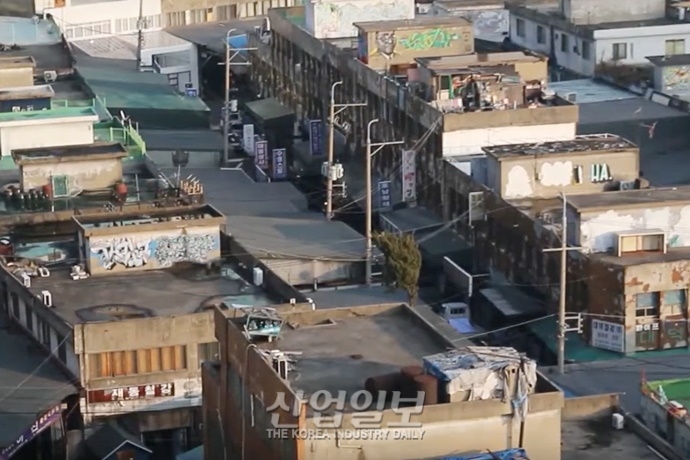 [인더스트리 연구소] ‘#문래맛집’ 문래동에 철공소는 사면초가