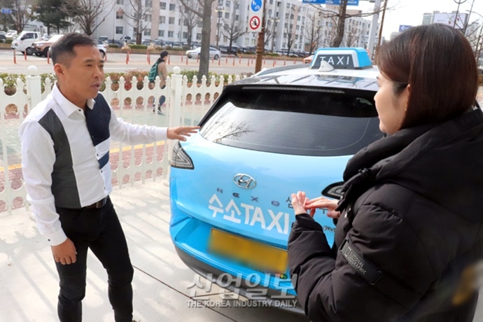 [심층기획] 서울시 누비는 ‘수소택시’ 동행 취재해보니…충전소가 1곳 뿐?