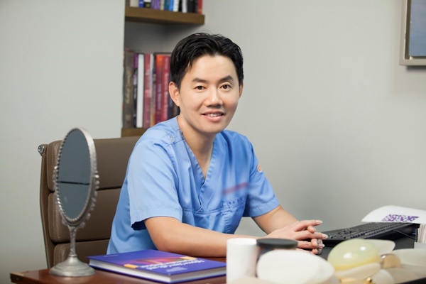 “광대 근육 올리면 젊어져요”