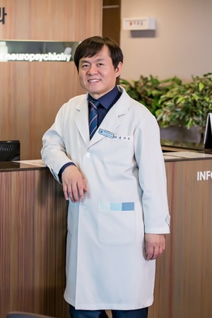 불면증 방치하면 정신 질환까지 이어질 수 있어, 전문의 진단 필요해