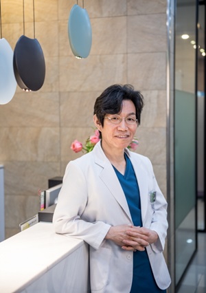 ‘찌릿찌릿’ 손목-팔 건강 위협하는 ‘테니스엘보’, 도수치료로 개선