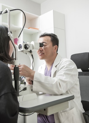 백내장 수술 후 회복기간 충분해야