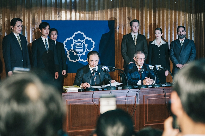 [문화 속 산업이야기] 영광에 취한 국가의 추락…영화 ‘국가부도의 날’