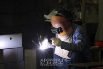 용접산업 반 토막 낸 코로나19…“해결 방법은 바이러스의 종식뿐”