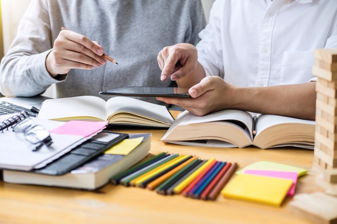 美 지속되는 자택 대기조치에 ‘홈스쿨링’ 관심 급상승