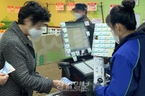 공적마스크 1인 3개까지 확대, 27일부터 시범 시행