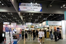 [포토뉴스] ‘생활 속 거리 두기’ 상황에서 재개된 킨텍스 전시회