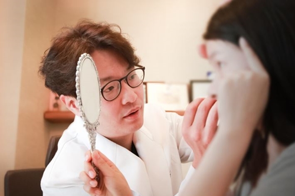 [칼럼] 안검하수로 인한 눈매교정, 나에게 적합한 수술 방법인지 꼼꼼히 체크해야