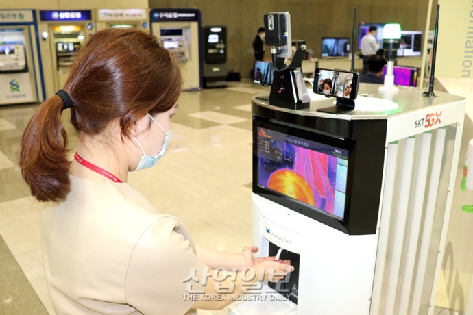 [사진으로 보는 산업뉴스] 비대면 서비스 확대로 일상 속 활용 범위 늘려가는 로봇산업