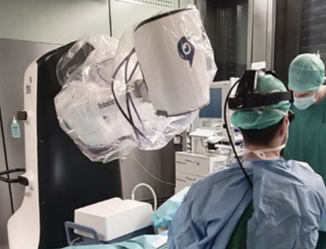 [기술기고] 스토브리(Staubli),  RoboticScope로 수술 현장 시야 개선