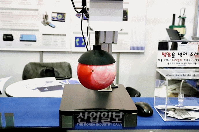 [움짤 포토뉴스] 코로나19, 프레스로 꾸욱 눌러버리자 ‘꼼짝마’