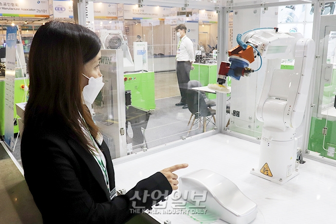 [포토뉴스] 가공·조립 등 금속산업에서 활용 영역 넓히는 ‘로봇’