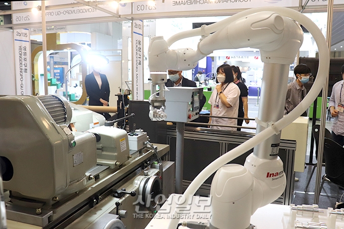[포토뉴스] 가공·조립 등 금속산업에서 활용 영역 넓히는 ‘로봇’