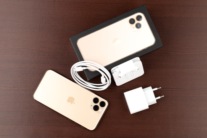 [모바일 On] 애플 아이폰12, 충전기·이어폰 빼서 가격인하 나선다