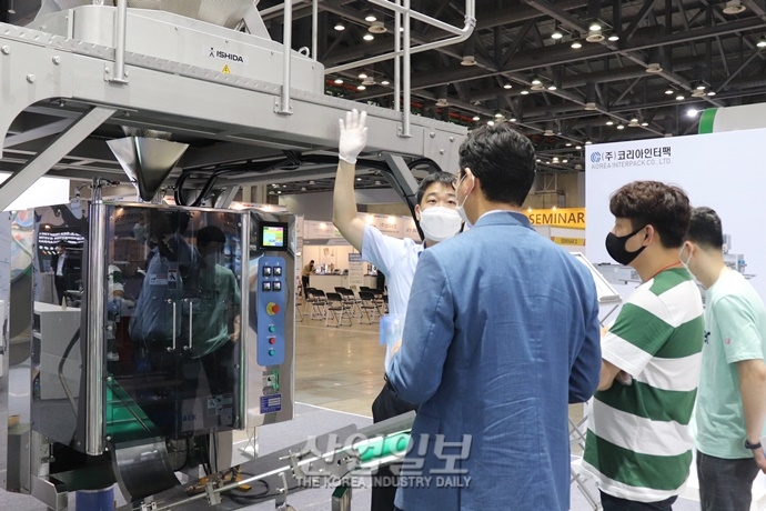[포토뉴스] ‘KOREA PACK 2020’ 개막 이튿날, 눈길 끄는 포장기자재는?