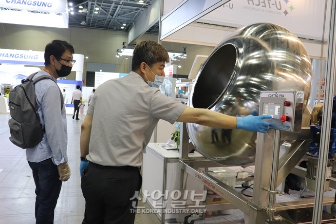 [포토뉴스] ‘KOREA PACK 2020’ 개막 이튿날, 눈길 끄는 포장기자재는?