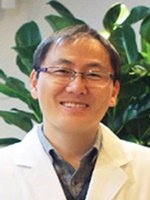 오랜 수명을 위한 ‘임플란트관리’, ‘틀니관리’ 매우 중요해