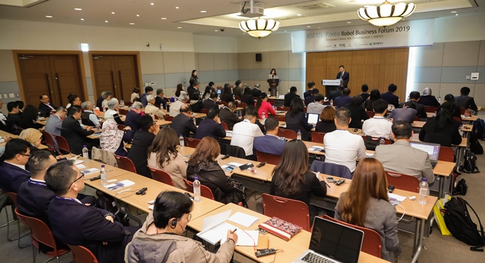 [2020 로보월드] 한국-아세안 로봇 기업, 언택트(Untact)시대 로봇 산업 활성화 위해 머리 맞대