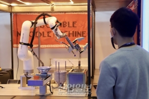 [2020 로보월드] 라면 로봇한테 끓이라고 해 ‘커피도…’