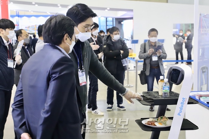 [2020 로보월드]  라면 로봇한테 끓이라고 해 ‘커피도…’