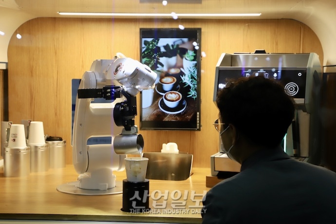 [2020 로보월드]  라면 로봇한테 끓이라고 해 ‘커피도…’