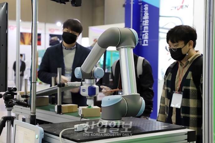 [2020 로보월드] 제조 현장에서 활약하는 로봇