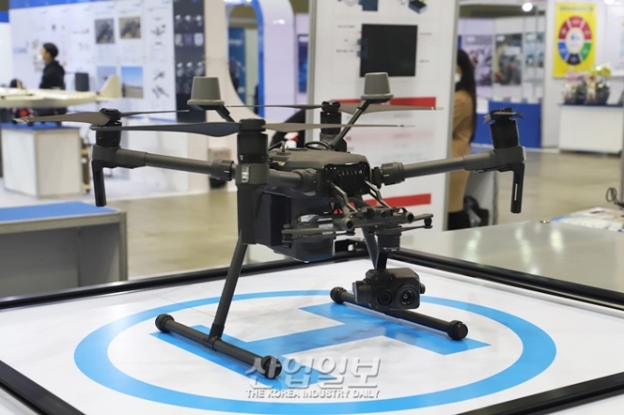 [로보월드 2020] 전자동 무인드론 등장 전시장 분위기 압도하는 자태