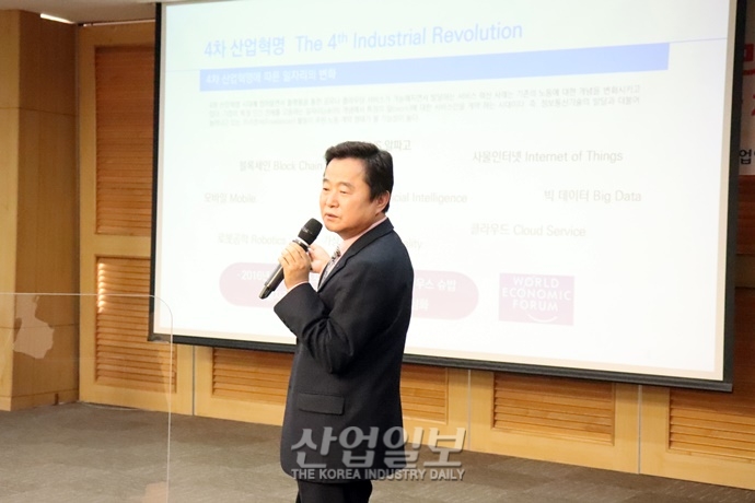 코로나19로 변화한 고용 환경…“‘디지털 노마드’식 해외 취업 지원해야”