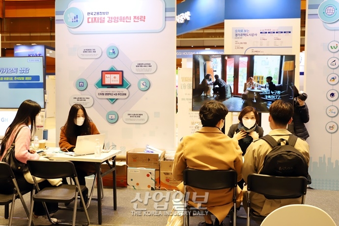 [포토뉴스] '2020 대한민국 일자리 엑스포', 코로나19 속 일자리 찾아라