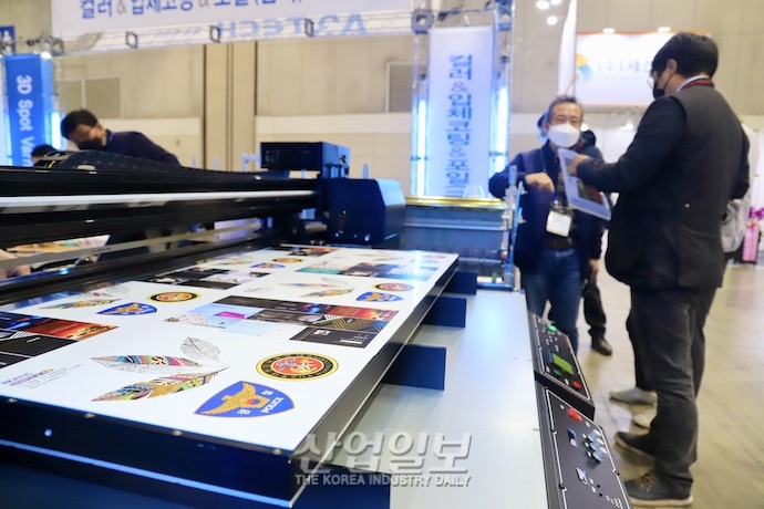 [포토뉴스] 전자, 건축 등 다양한 산업과 융합한 인쇄장비