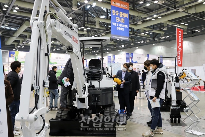 [포토뉴스] 코로나19로 연기됐던 '2020 한국 중장비 전시회', 오늘 개최
