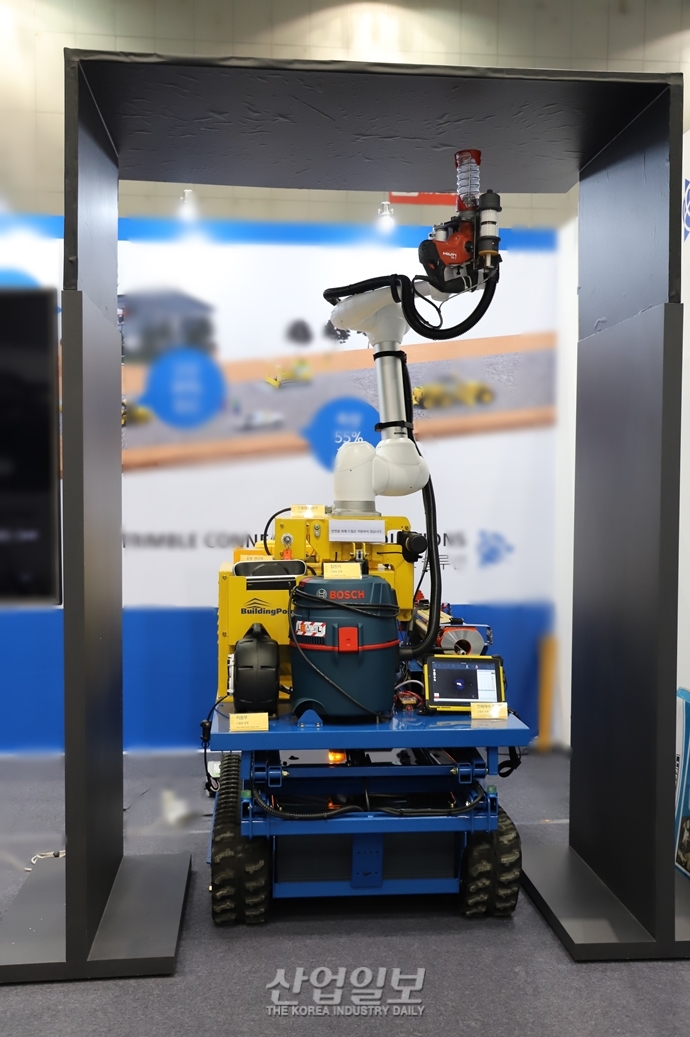[포토뉴스] 전시장에 나타난 스마트 드릴링 로봇