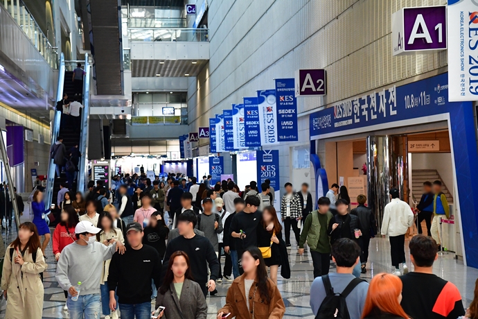 한국전자전 2020, 코로나19로 전시장 한산…역대 최저 참관객 기록 전망