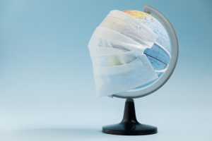 화이자 백신 승인한 美, 코로나19 확산세 따른 경기 둔화 리스크 대비해야