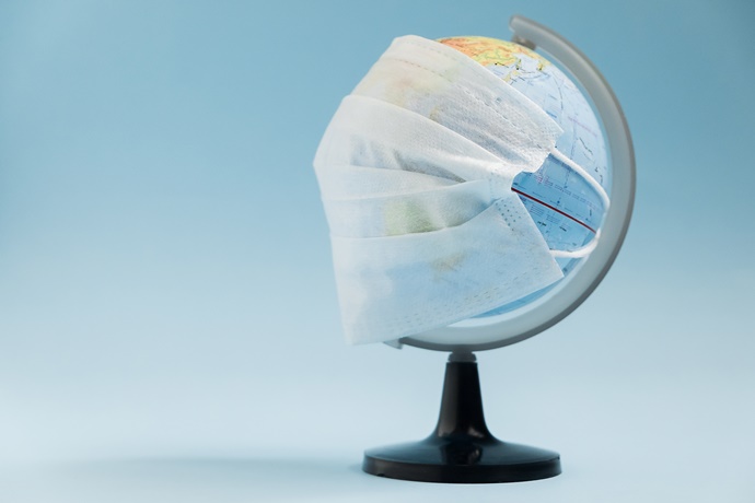 화이자 백신 승인한 美, 코로나19 확산세 따른 경기 둔화 리스크 대비해야