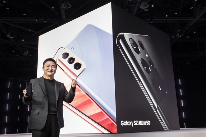 [모바일 On] 삼성전자 갤럭시S21, 화웨이 빈자리는 차지하고 애플 아이폰12는 견제한다