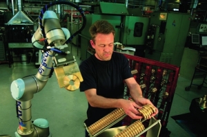 [기술기고] 제조업체가 직장 상해를 줄이기 위해 로봇을 사용해야 하는 이유