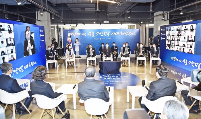 “코로나19 백신접종, 해외출장 기업인 우선 배려해야”