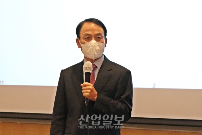 반도체 산업, 글로벌 경쟁 격화 중…韓 경쟁력 강화를 위한 방안은