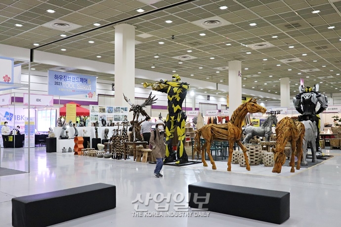 [포토뉴스] 코로나19 확산세, 다시 한산해진 전시장