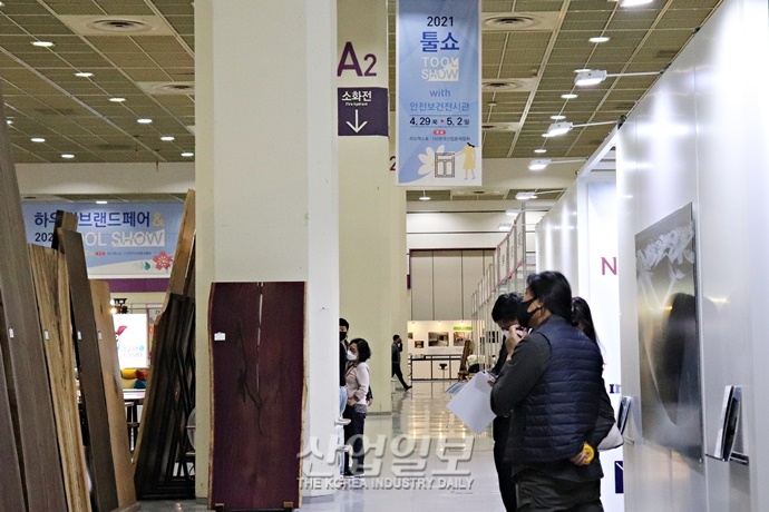 [포토뉴스] 코로나19 확산세, 다시 한산해진 전시장