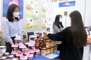 [포토뉴스] 코로나19로 변화하는 식생활…가정간편식(HMR) 시장 '확대'