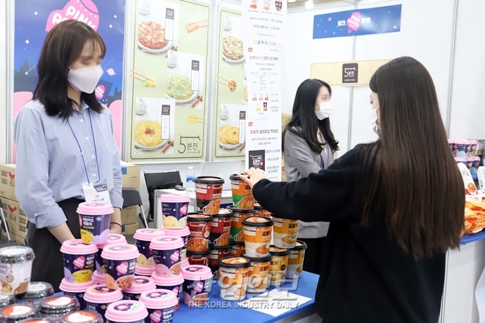 [포토뉴스] 코로나19로 변화하는 식생활…가정간편식(HMR) 시장 '확대'