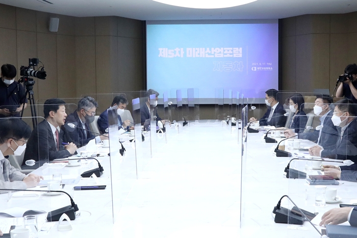 무서울 정도로 성장하는 자동차 산업, 정부 지원과 규제완화 절실