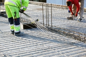 수입 의존 원자재 수급난 심각, 국내 철강 생산량 확대해야