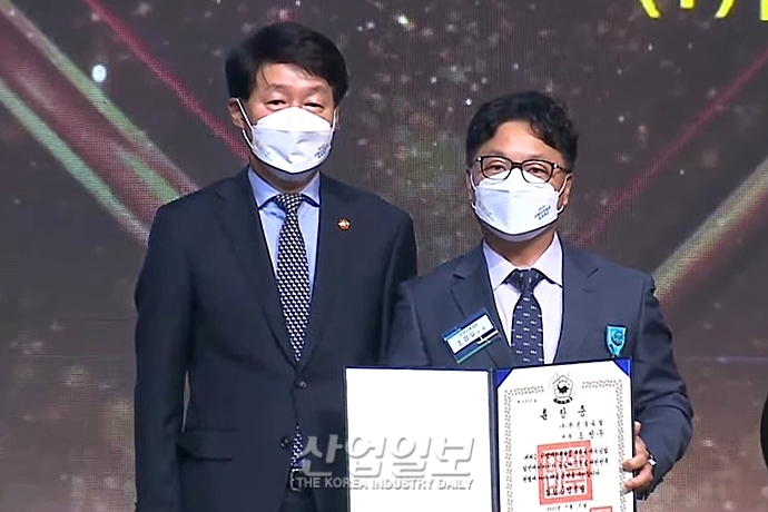 동탑산업훈장, 남해화학 이재근 공장장 산재예방유공자 포상 받아